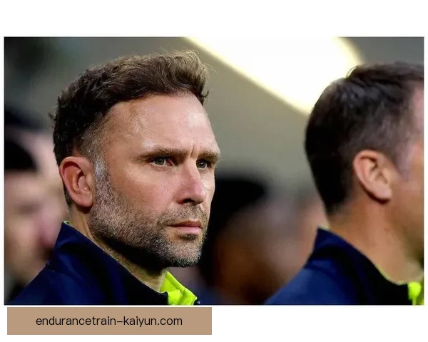 Vini 在高压防守下表现稳健，展现出应对挑战的能力与技巧分析